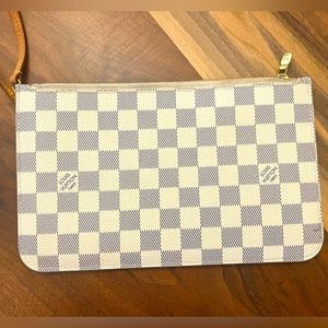 Authentic Louis Vuitton monogram Pouchette